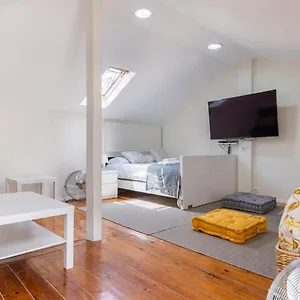 Apartment Gloria's Terrace By Lovelystay, Lisbon